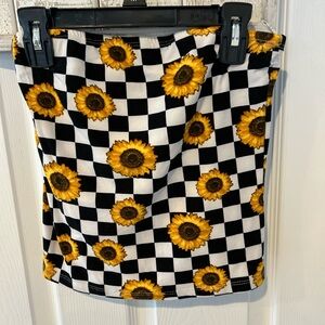 crop top checkered with sunflowers